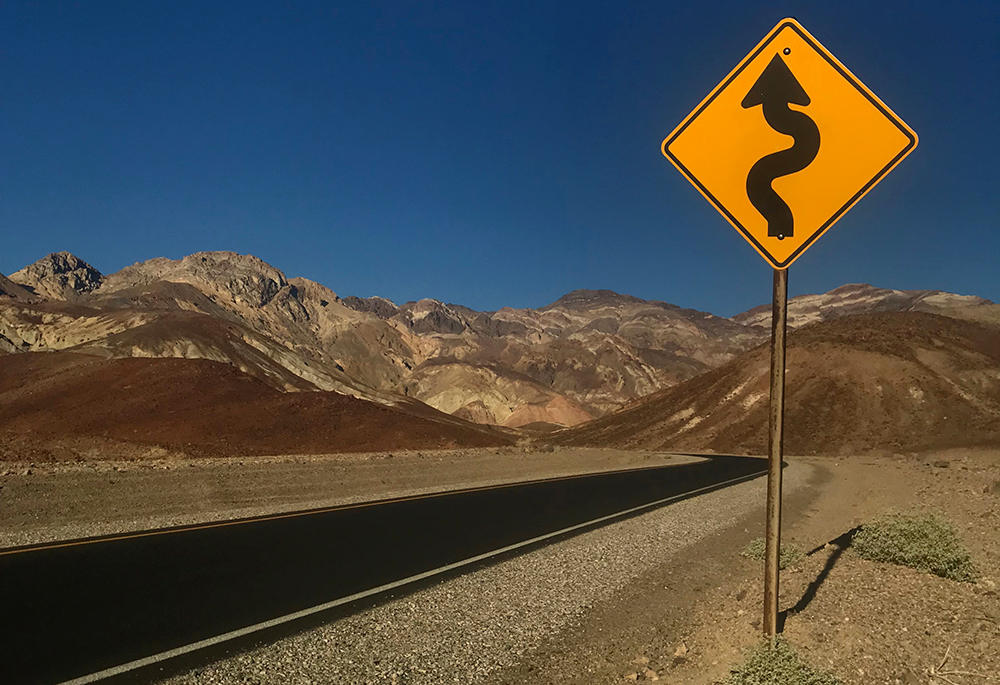 curvy highway in death valley national park