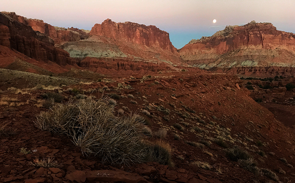 capitol reef moonrise over navajo knobs